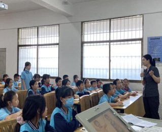法制進校園，安全駐童心----塘渡口鎮(zhèn)第二完小開展法制進校園運動