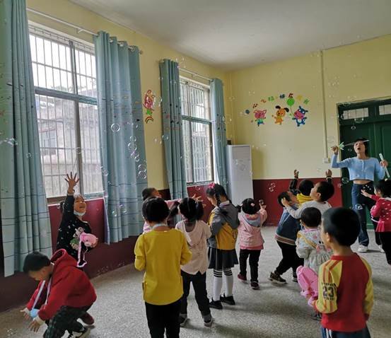 洞口縣茶場(chǎng)黌舍好幼師拾金不昧傳遞正能量