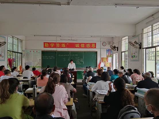 家校共建，攜手共育塘渡口鎮(zhèn)玉田初級中學開展家長開放日運動