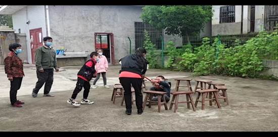 新寧縣高橋鎮(zhèn)司機小學召開防溺水家長會