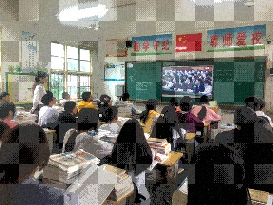 谷洲鎮(zhèn)中學組織慶祝中國共青團成立100周年運動