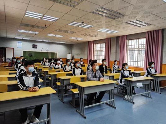 洞口四中組織團員觀看建團100周年大會直播