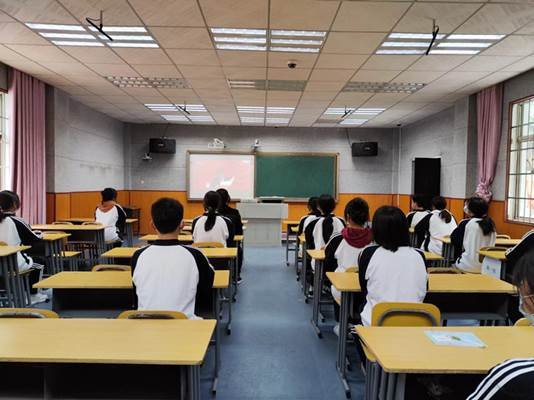 洞口四中組織團員觀看建團100周年大會直播