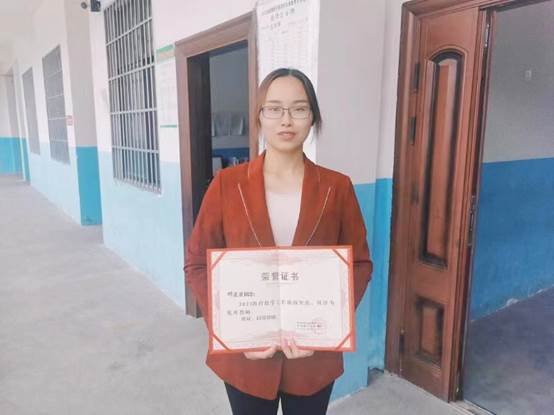 燃燒激情，釋放教育情懷——記新寧縣清江橋鄉(xiāng)良好教師鄧溢君先生