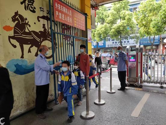 疫情當(dāng)前、黨員向前－－塘渡口鎮(zhèn)第一完全小學(xué)黨支部