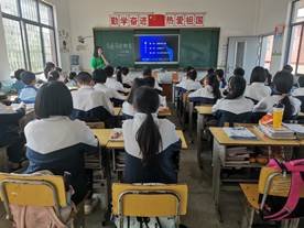 邵陽縣下花橋鎮(zhèn)中間完全小學(xué)開展交通安全教育主題班會