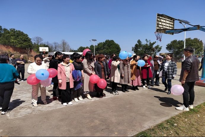 慶巾幗佳節(jié)，展靚麗風采——玉田中學慶祝三八婦女節(jié)趣味活動會
