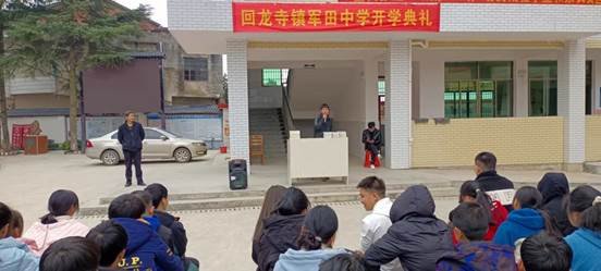 青春須早為，豈能長少年