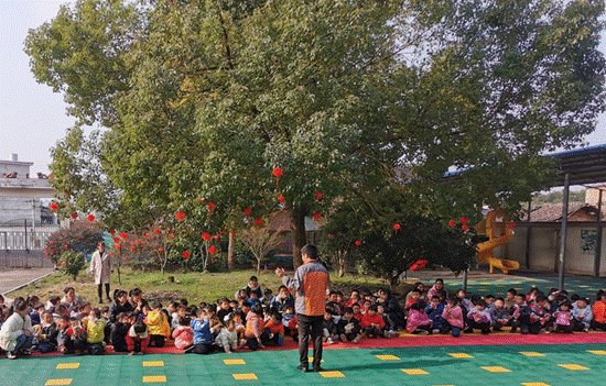 新寧縣白沙中間幼兒園開展消防安全演練運(yùn)動