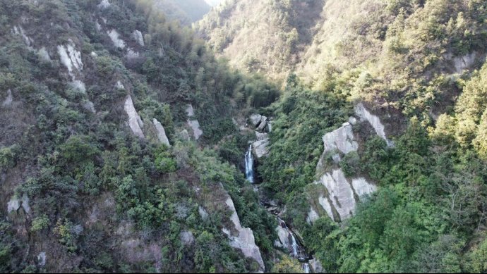 巾幗心向黨 重走長征路--橫溪中學(xué)開展慶“三八”國際婦女節(jié)運動