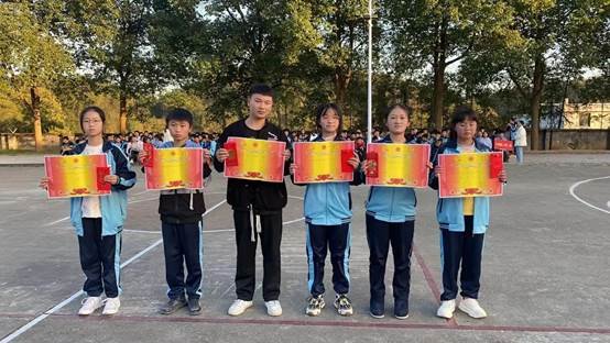 洞口縣管竹中學(xué)拔河比賽圓滿結(jié)束