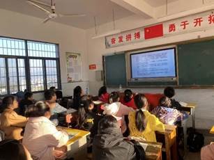 新寧縣白沙鎮(zhèn)中間小學開展“憲法晨讀”運動