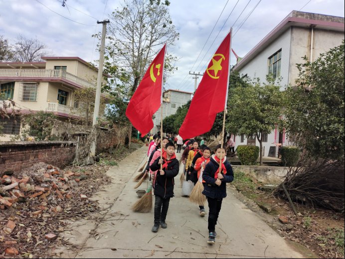 新建中學“冬日清掃，鮮艷周邊”