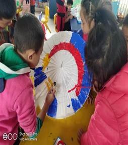 新寧縣清江橋鄉(xiāng)中間幼兒園開展傘動時光