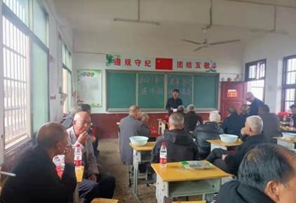 新寧縣白沙鎮(zhèn)中間小學(xué)舉行慶祝老年節(jié)座談會