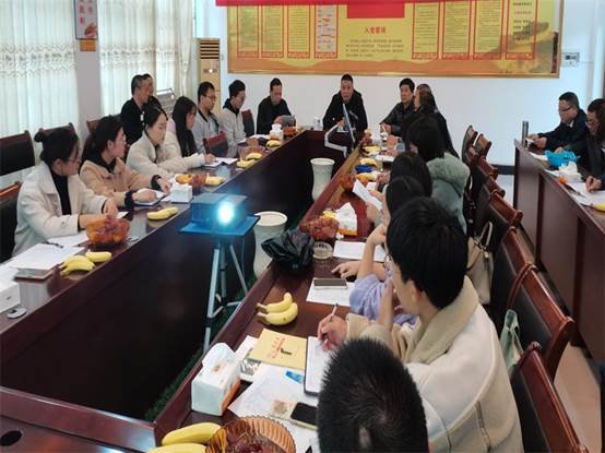 洞口四中召開2021年新進(jìn)教師座談會