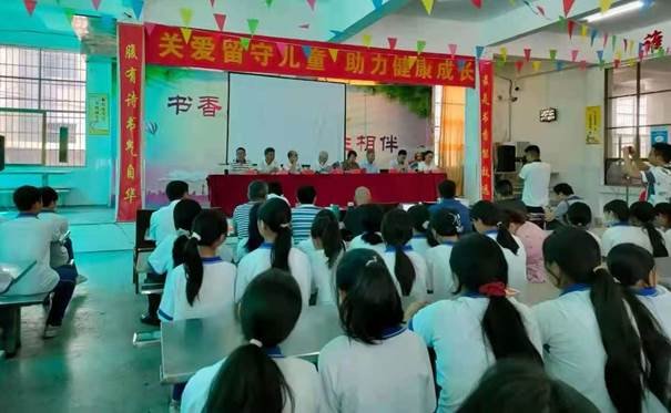 踏炎暑而來，只因心系留守生