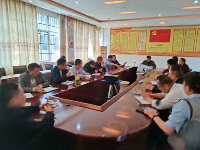 洞口四中召開疫情防控專項(xiàng)行政會(huì)議