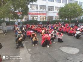 武岡市紅星小學舉行防震、消防、防恐、防暴綜合安全應急疏散集中演練