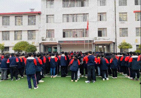 新邵縣嚴(yán)塘鎮(zhèn)中學(xué)舉行開(kāi)學(xué)典禮踏上新征程