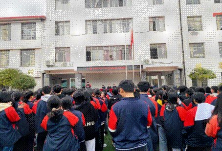 新邵縣嚴(yán)塘鎮(zhèn)中學(xué)舉行開(kāi)學(xué)典禮踏上新征程