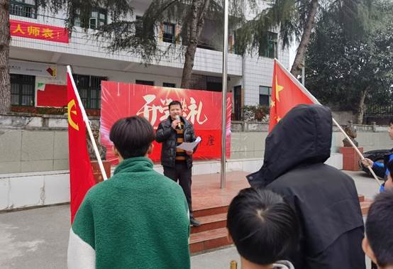 三月春風起，“雷鋒”永相傳——洞口縣管竹中學開展學雷鋒自愿服務運動