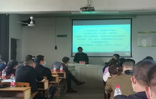 共商教育大計，齊定發(fā)展目標(biāo)——霞塘云中間黌舍召開教育教學(xué)質(zhì)量提拔大會
