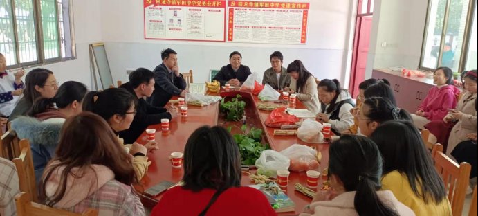 “領袖豪言對世喧，巾幗能頂半邊天”?！浕佚埶骆?zhèn)軍田中學慶“三八”國際婦女節(jié)座談會