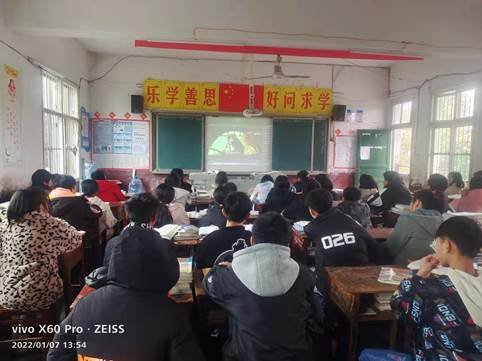 憶艱辛崢嶸歲月，激吾輩當自強