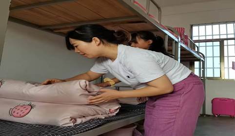 愛校如家，愛生如子