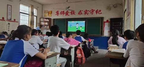 新邵縣嚴(yán)塘中學(xué)增強(qiáng)門生防溺水教育安全警示到每個(gè)家長(zhǎng)