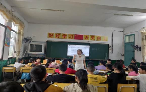 五月乘風(fēng)山林中，校級(jí)互促意正濃
