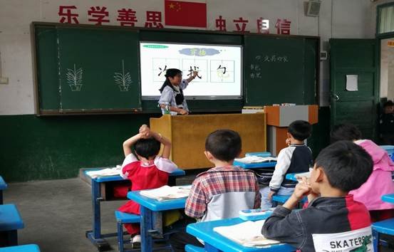 五月乘風(fēng)山林中，校級(jí)互促意正濃