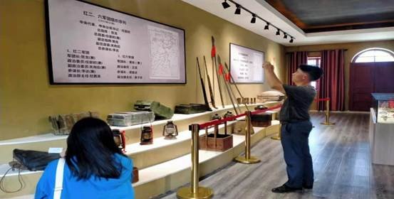 金稱市鎮(zhèn)中間完小黨支部前往鄧小平征戰(zhàn)綏寧指揮所舊址開展“學(xué)史崇德”專題學(xué)習(xí)