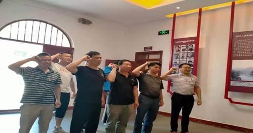金稱市鎮(zhèn)中間完小黨支部前往鄧小平征戰(zhàn)綏寧指揮所舊址開展“學(xué)史崇德”專題學(xué)習(xí)