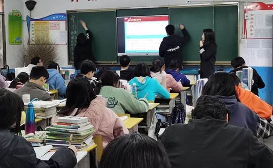 青年教師展風(fēng)采，教學(xué)比武促提拔