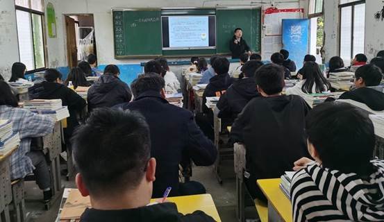 青年教師展風(fēng)采，教學(xué)比武促提拔