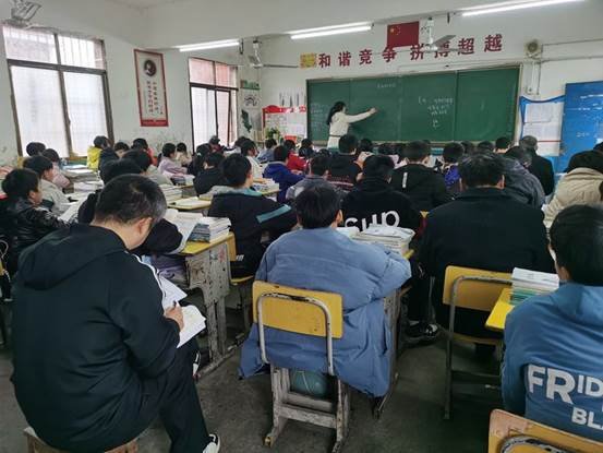 青年教師展風(fēng)采，教學(xué)比武促提拔