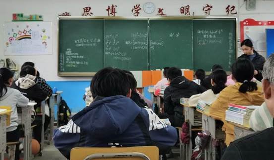 青年教師展風(fēng)采，教學(xué)比武促提拔