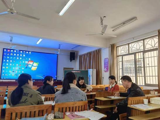 興國先興教，興教先強(qiáng)師