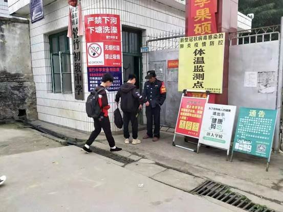 洞口縣管竹中學(xué)常態(tài)化開(kāi)展校園違禁品排查工作