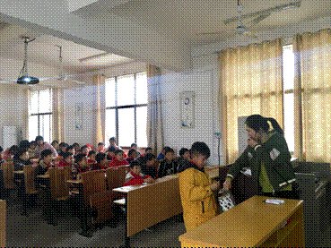 金稱市鎮(zhèn)中間完小舉行生理健康課教學比武