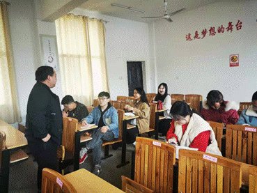 金稱市鎮(zhèn)中間完小舉行生理健康課教學比武