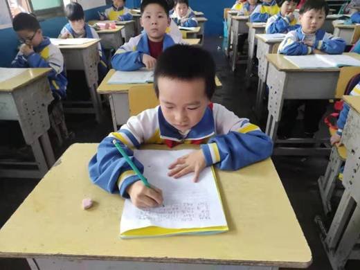 邵陽縣塘渡口鎮(zhèn)第一完全小學(xué)組織開展“平安校園之反校園欺凌”專題教育運(yùn)動(dòng)