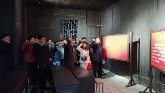 邵陽縣白倉鎮(zhèn)中學黨支部赴“南方抗大”舉行主題黨日運動