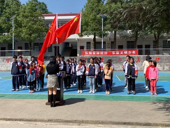 校際聯(lián)誼搭平臺(tái)，師生共同窗雷鋒