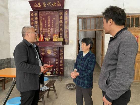 重陽送關愛 情暖斜陽紅