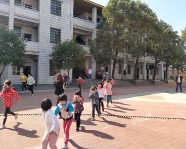 邵陽縣白倉(cāng)中間完小大型消防應(yīng)急疏散演練