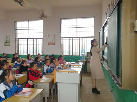 鋒從磨礪出，教學大比武—下花橋鎮(zhèn)中間完小教學比武