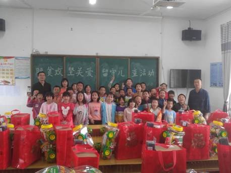 云山小學(xué)脫貧攻堅(jiān)，關(guān)愛(ài)留守兒童